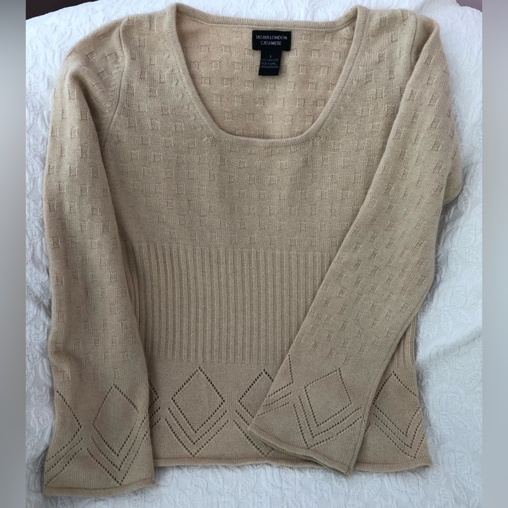 Tashia London Women’s sand color 100% cashmere sweater. L  Made in Nepal $35.00
